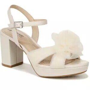 LifeStride Last Dance 3 Platform Ivory Heels Sandals Size 8.5M New in Box